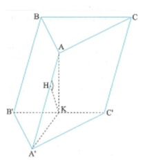 Cho hình lăng trụ  ABC.A'B'C' có tất cả các cạnh đáy đều bằng a. Cạnh bên của lăng trụ tạo với đáy một góc 60 độ và hình chiếu của A lên mặt phẳng  (A'B'C') trùng với trung điểm của  (ảnh 1)