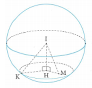 Trong không gian với hệ tọa độ Oxyz, cho ba điểm A(a; 0; 0), B(0; b; 0), C(0; 0; c) với a, b, c là các số thực khác 0, mặt phẳng (ABC) đi qua điểm M(2; 4; 5). Biết rằng mặt cầu (S):   cắt mặt phẳng (ABC) theo giao tuyến là một đường tròn có chu vi  . Giá trị của biểu thức a + b + c bằng (ảnh 1)