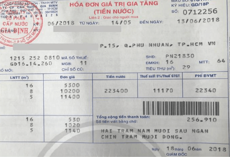 Mẹ đi vắng để lại cho Mai 300 000 đồng để thanh toán hoá đơn tiền nước