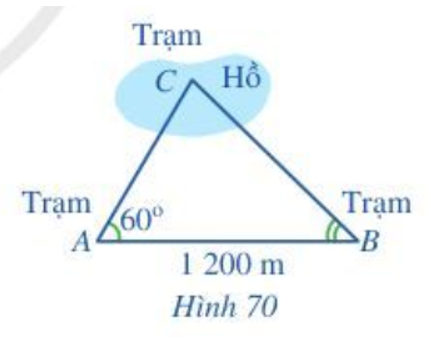 Có hai trạm quan sát A và B ven hồ và một trạm quan sát C ở giữa hồ. Để tính khoảng cách từ A và từ B đến C (ảnh 1)