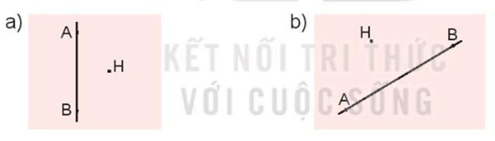 Trước tiên, Việt cùng các bạn nhắc lại cách sử dụng ê ke và thước thẳng để vẽ hai đường thẳng song song với nhau. Vẽ đường thẳng CD qua H và song song với đường thẳng AB. (ảnh 1)