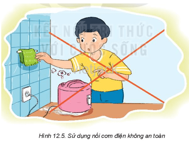 Quan sát Hình 12.5 và chỉ ra những điểm có thể gây mất an toàn khi sử dụng nồi cơm điện