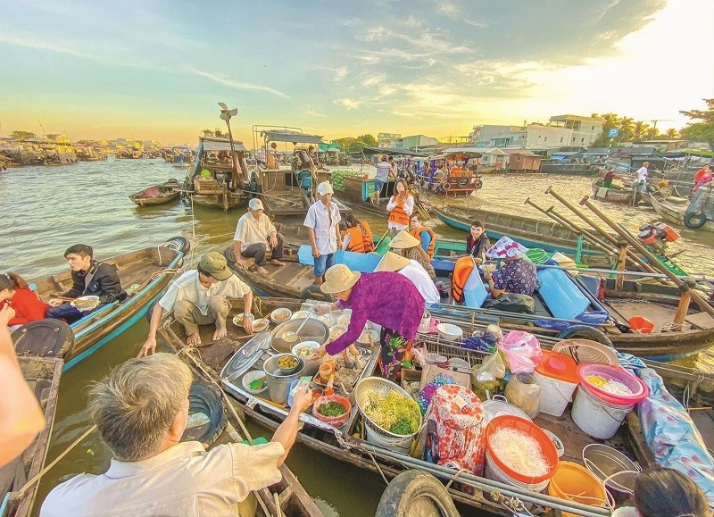 Chợ nổi – nét văn hóa sông nước miền Tây - Tác giả tác phẩm Ngữ văn lớp 10 - Chân trời sáng tạo (ảnh 1)