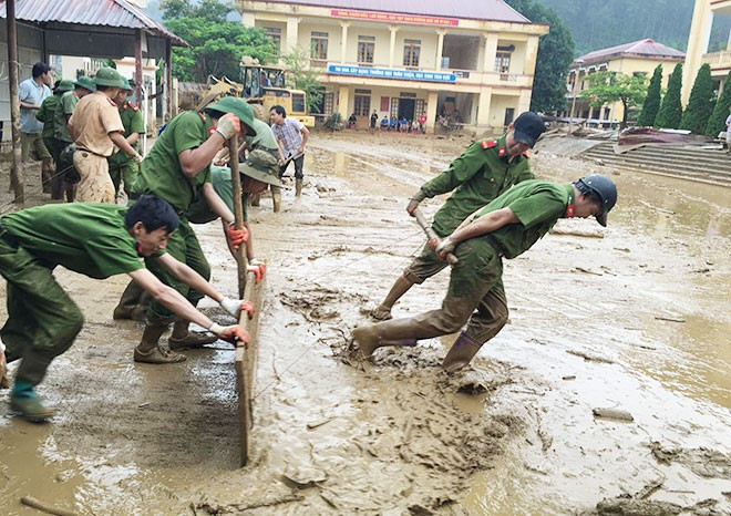 Lý thuyết GDQP 10 Bài 1: Lịch sử, truyền thống của lực lượng vũ trang nhân dân Việt Nam - Cánh diều (ảnh 1)