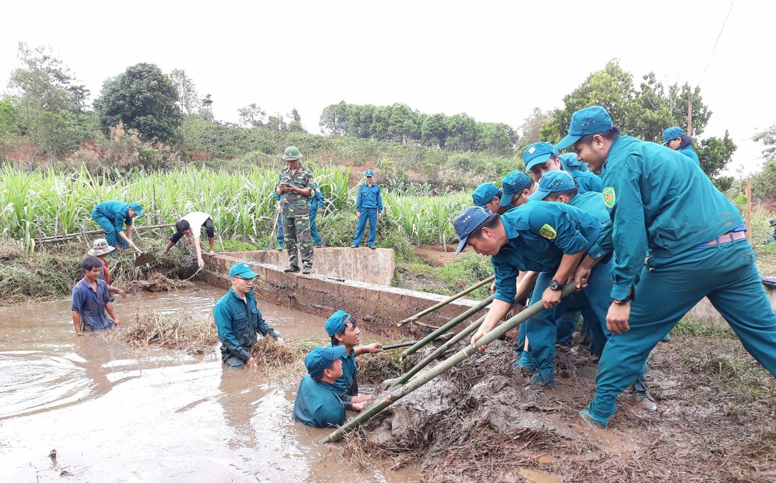 Lý thuyết GDQP 10 Bài 1: Lịch sử, truyền thống của lực lượng vũ trang nhân dân Việt Nam - Cánh diều (ảnh 1)