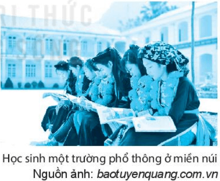 rường phổ thông dân tộc ở một tỉnh miền núi có 300 học sinh gồm ba dân tộc