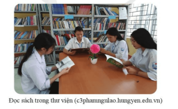 Soạn bài Phương pháp đọc một tập thơ, tập truyện ngắn hoặc một tiểu thuyết | Chuyên đề học tập Ngữ văn 10 Cánh diều