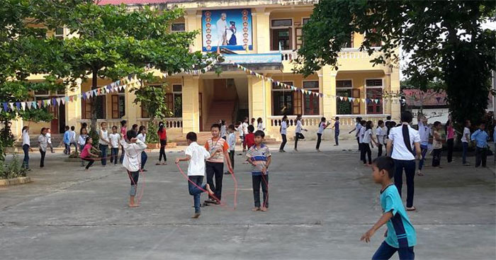 Tập làm văn lớp 5: Tả cảnh sân trường giờ ra chơi (Dàn ý + 20 Mẫu) - Tin  Tức Giáo Dục Học Tập Tiny