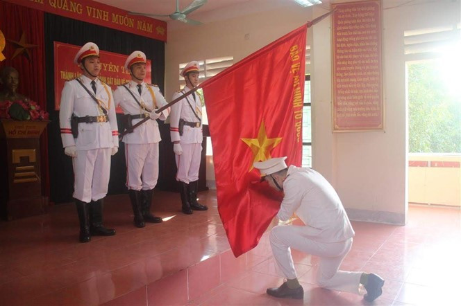 Lý thuyết GDQP 10 Bài 1: Một số nội dung điều lệnh quản lí bộ đội và điều lệnh công an nhân dân - Cánh diều (ảnh 1)