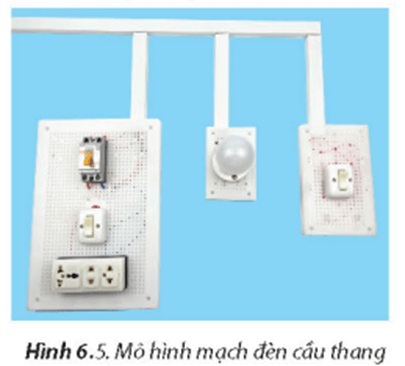 Mạch đèn cầu thang như Hình 6.5 có thể điều khiển một bóng đèn ở mấy vị trí?